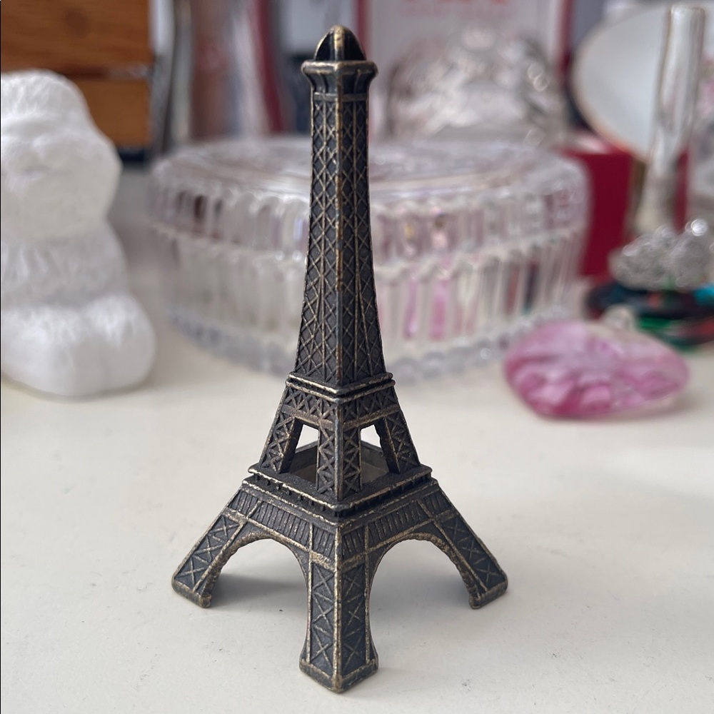🐸 Miniature Metal Eiffel Tower - measures almost 3”